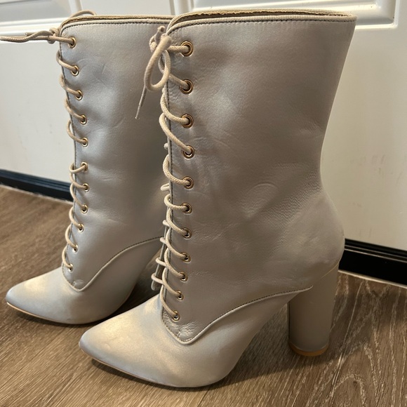 Cape Robbin Heels - Picture 2 of 6